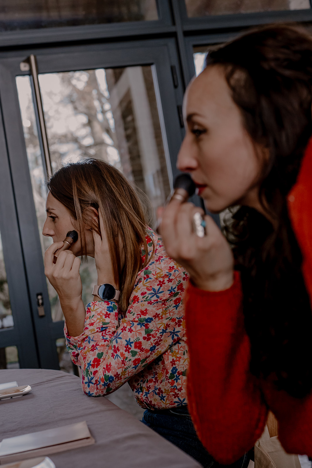 Femmes qui se maquille